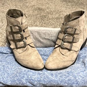 SO brand from Kohls.  Sz. 8.5. Gray.